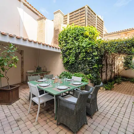 Belle Demeure Au Coeur Des Sables & Parking لي سابلِ دولونْ